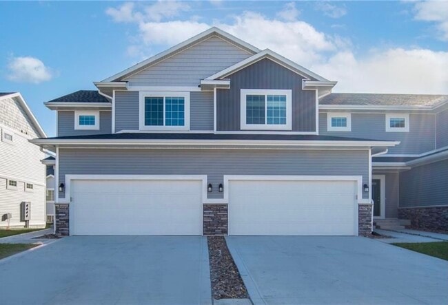 9614 Turnpoint Dr in West Des Moines, IA - Building Photo - Building Photo