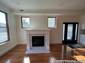 74 Union St in Everett, MA - Foto de edificio - Building Photo