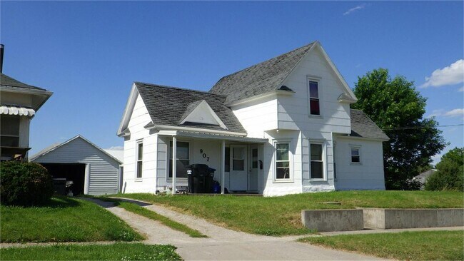 property at 907 W 3rd St