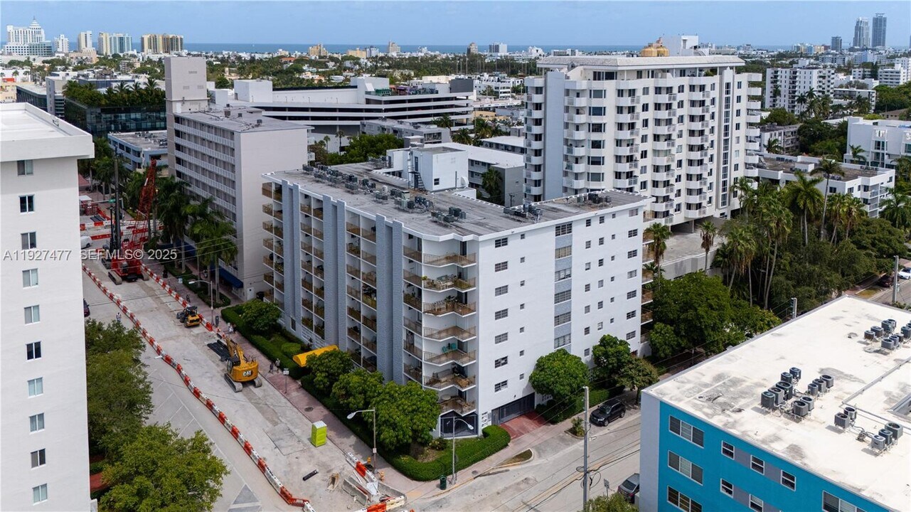 1340 Lincoln Rd in Miami Beach, FL - Building Photo