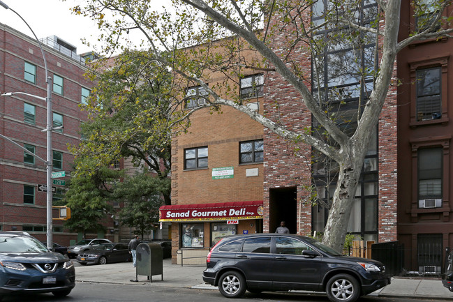 2020 Madison Ave in New York, NY - Foto de edificio - Building Photo