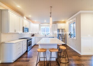 9067 Triumph Ave NE in Bremerton, WA - Building Photo - Building Photo