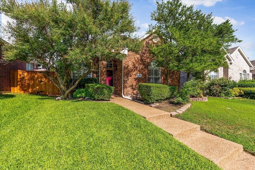 8013 Springmoss Dr in Plano, TX - Building Photo
