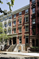 319 E Tenth St in New York, NY - Building Photo