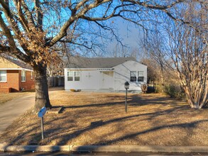 1127 East 26th Pl N in Tulsa, OK - Foto de edificio - Building Photo