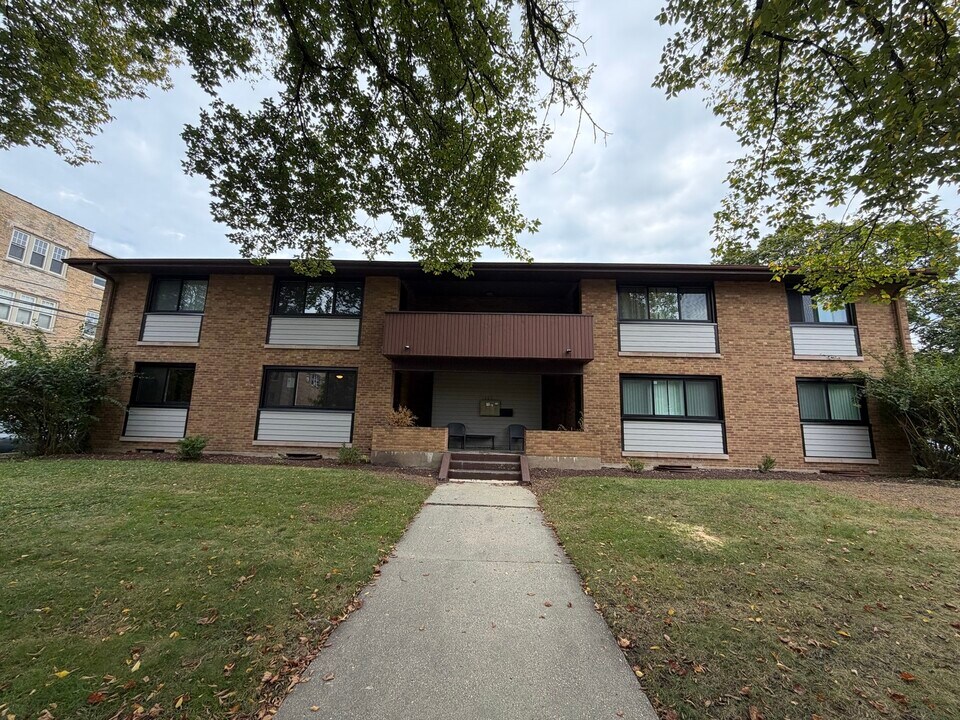 1605 Monroe St in Evanston, IL - Building Photo