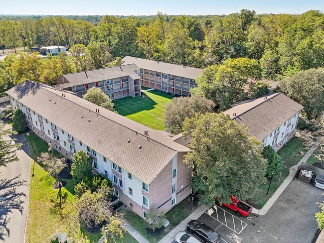 Raccoon Creek Apartments in Columbus, OH - Foto de edificio - Building Photo