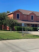 1016 Dicky Ln in Laredo, TX - Building Photo