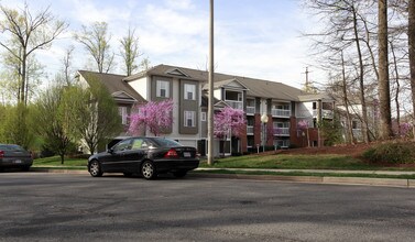 Camden Fair Lakes in Fairfax, VA - Building Photo - Building Photo