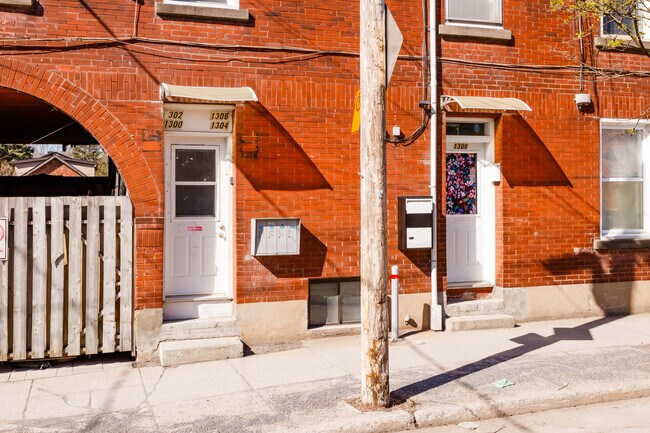 2404 Augustin-Cantin St in Montréal, QC - Building Photo - Building Photo