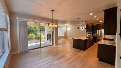 3755 Monterey Ct NE in Renton, WA - Building Photo - Building Photo