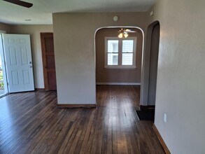 204 5th St in Carmi, IL - Building Photo - Building Photo