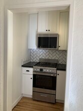 74 Granada Ave, Unit 74A in Long Beach, CA - Building Photo - Building Photo