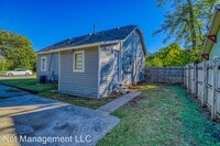 302 S Flood Ave photo'