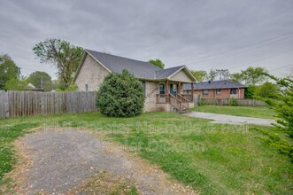 1718 16th Ave N in Nashville, TN - Foto de edificio - Building Photo