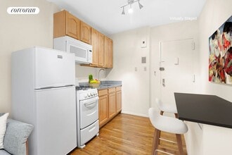242 E 10th St in New York, NY - Building Photo - Building Photo