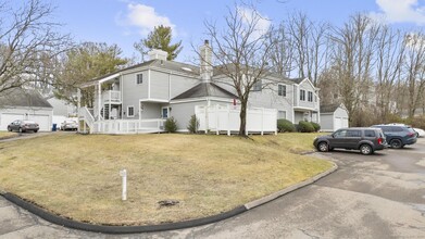 111 Fresh Meadow Rd-Unit -111 in Branford, CT - Building Photo - Building Photo