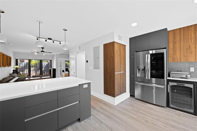 340 City View Dr in Fort Lauderdale, FL - Foto de edificio - Building Photo