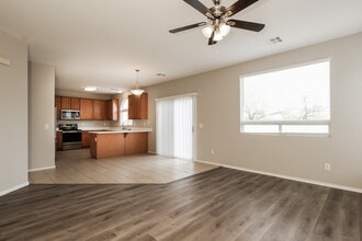 1626 E Aspen Ave in Buckeye, AZ - Foto de edificio - Building Photo