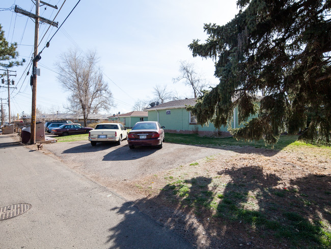 1568 Valentia St in Denver, CO - Foto de edificio - Building Photo