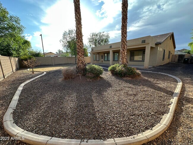 15589 W Campbell Ave in Goodyear, AZ - Building Photo - Building Photo