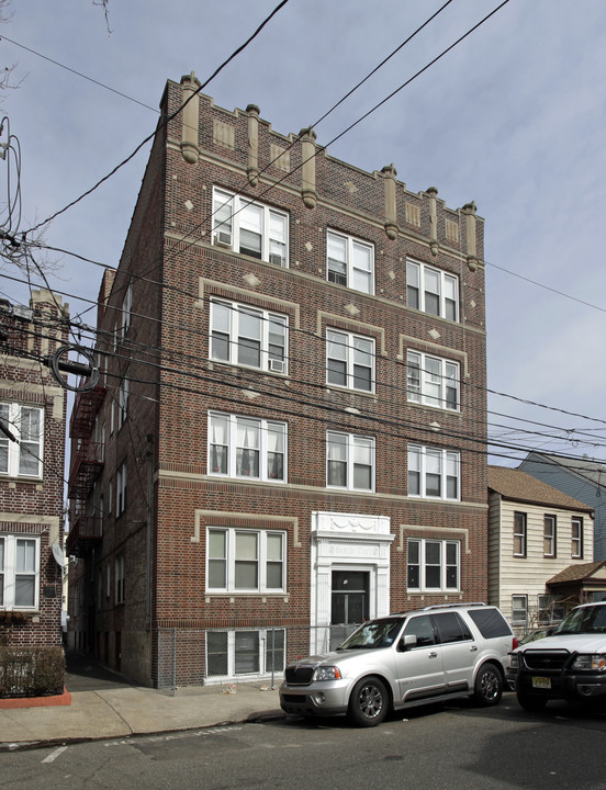 Beacon Court in Jersey City, NJ - Building Photo