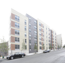 92 W Tremont Ave in Bronx, NY - Building Photo - Building Photo