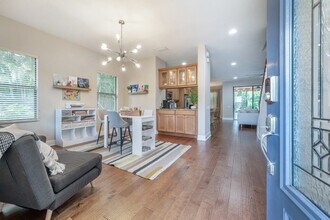 10238 Blossom Trail in Seminole, FL - Building Photo - Building Photo