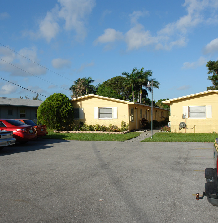 4441 SW 32nd Ave in Fort Lauderdale, FL - Foto de edificio