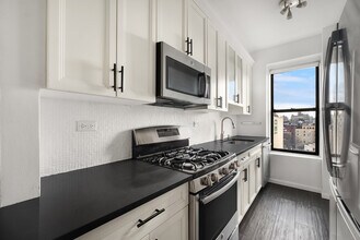 221 W 82 St in New York, NY - Building Photo - Building Photo
