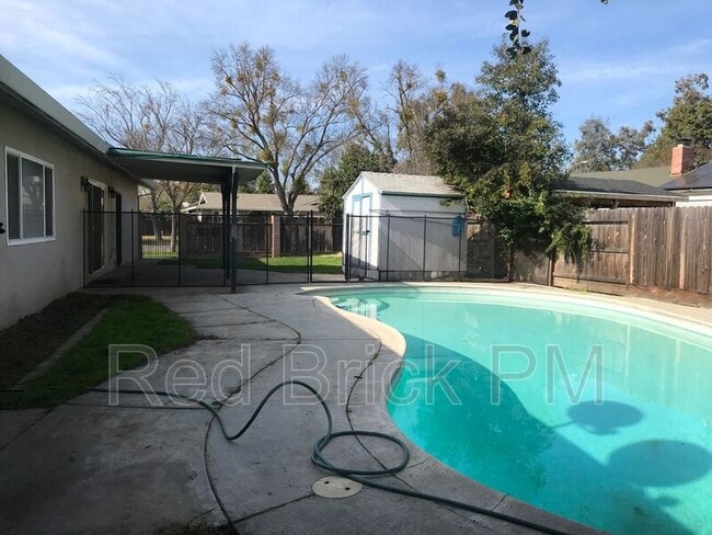635 E Brookdale Dr in Merced, CA - Building Photo - Building Photo