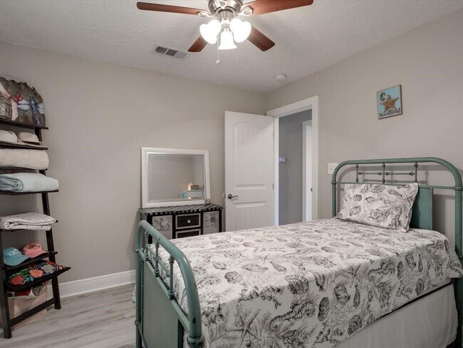 property at 10 Windsor Ct