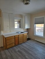51 College St, Unit 1 in Lewiston, ME - Building Photo