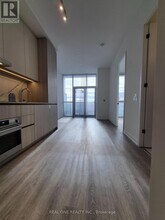 8 Interchange Wy in Vaughan, ON - Building Photo - Building Photo