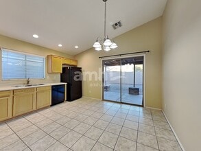 137 S 110th Pl in Mesa, AZ - Foto de edificio - Building Photo