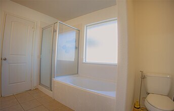 6034 Starbrook Creek Dr in Katy, TX - Foto de edificio - Building Photo