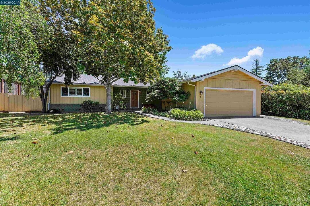 5 Thune Ave in Moraga, CA - Building Photo