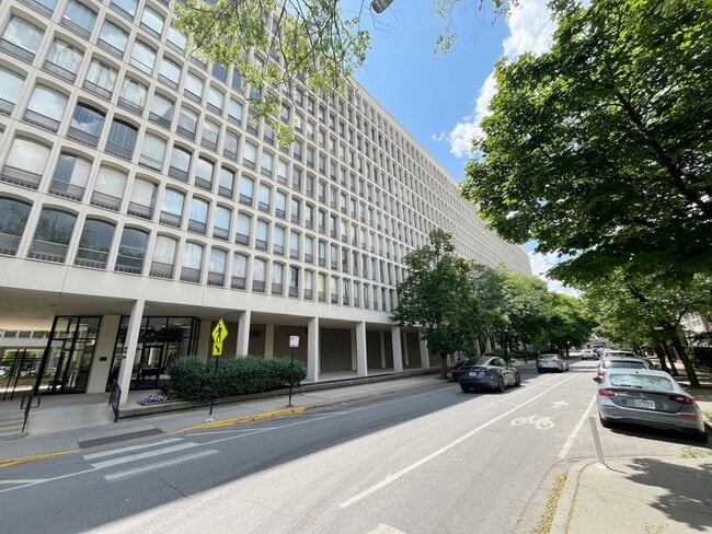 property at 1401 E 55th St