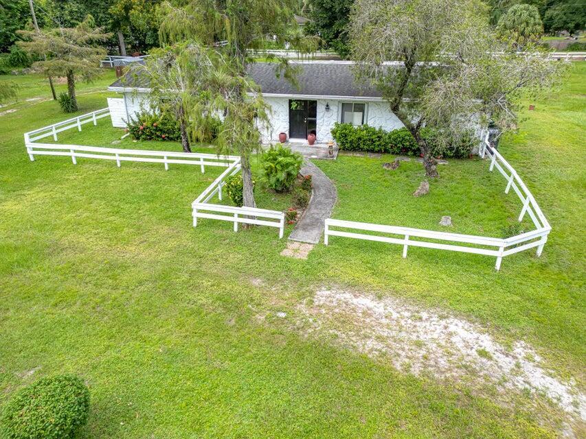 611 Rambling Dr Cir in Wellington, FL - Building Photo
