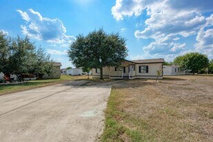 187 Horseshoe Bend Rd in San Marcos, TX - Building Photo