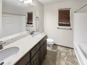 9400 Shallow Lake Ct in Oklahoma City, OK - Foto de edificio - Building Photo