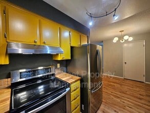 4602 NE Broadway in Portland, OR - Building Photo - Building Photo