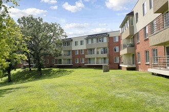 Quail Ridge Apartments in Eden Prairie, MN - Building Photo - Building Photo
