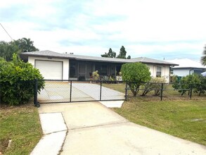 27064 Omni Ln in Punta Gorda, FL - Building Photo - Building Photo