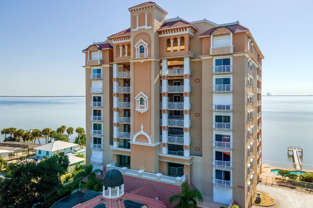 Somerset Riverfront in Titusville, FL - Foto de edificio