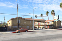 Micasa Apartments in Sylmar, CA - Foto de edificio - Building Photo