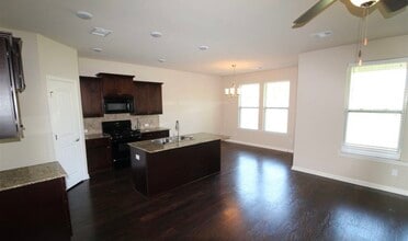 6448 Oaks Edge Dr in Zachary, LA - Foto de edificio - Building Photo