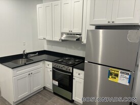 109 Peterborough St, Unit 4 in Boston, MA - Building Photo
