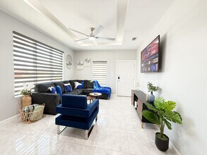 2108 E Viviana St, Unit Fully Furnished Rental in Edinburg, TX - Foto de edificio - Building Photo