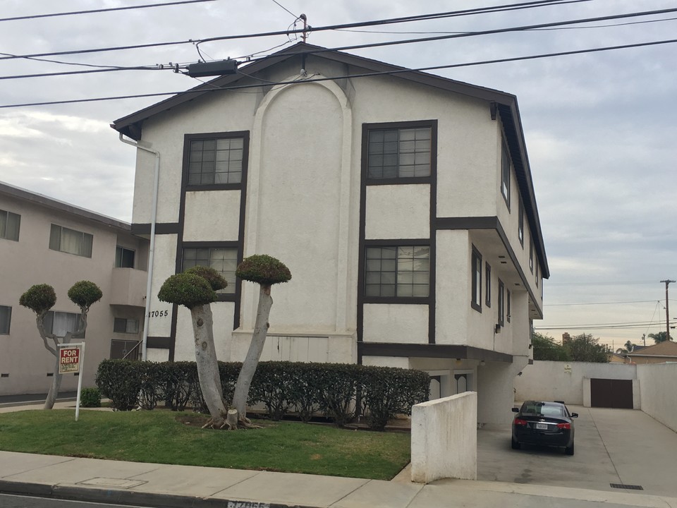 17055 Dalton Ave, Unit 5 in Gardena, CA - Building Photo